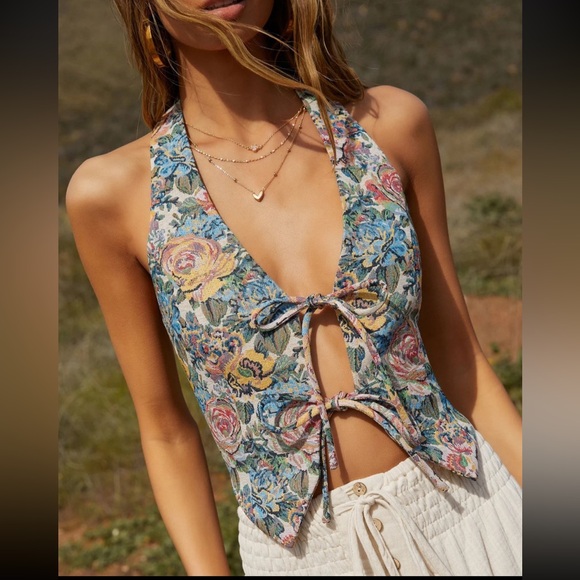 Vici Lush Lotus Front Tie Crop Top - Picture 1 of 6